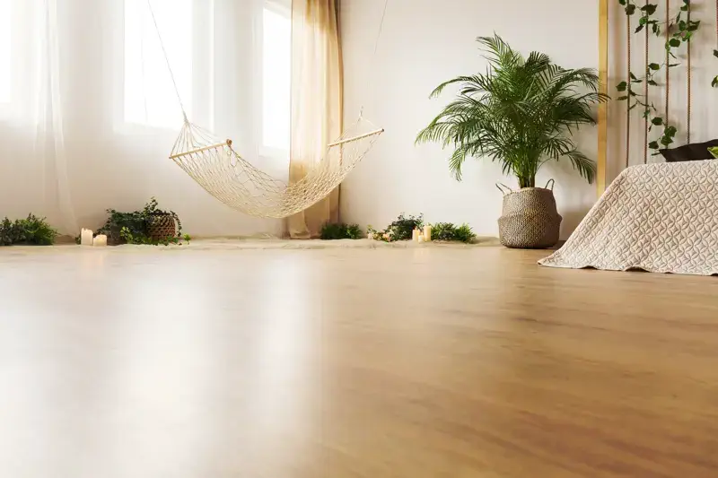 Chambre élégante avec installation de plancher réalisée par Meulage Pro Sol, spécialistes en vinyle, céramique et bois flottant